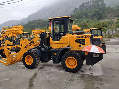 恭喜羅總喜提新車，山宇裝載機(jī)940走起，山宇重工，助您成功！